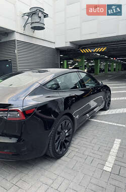 Седан Tesla Model 3 2022 в 