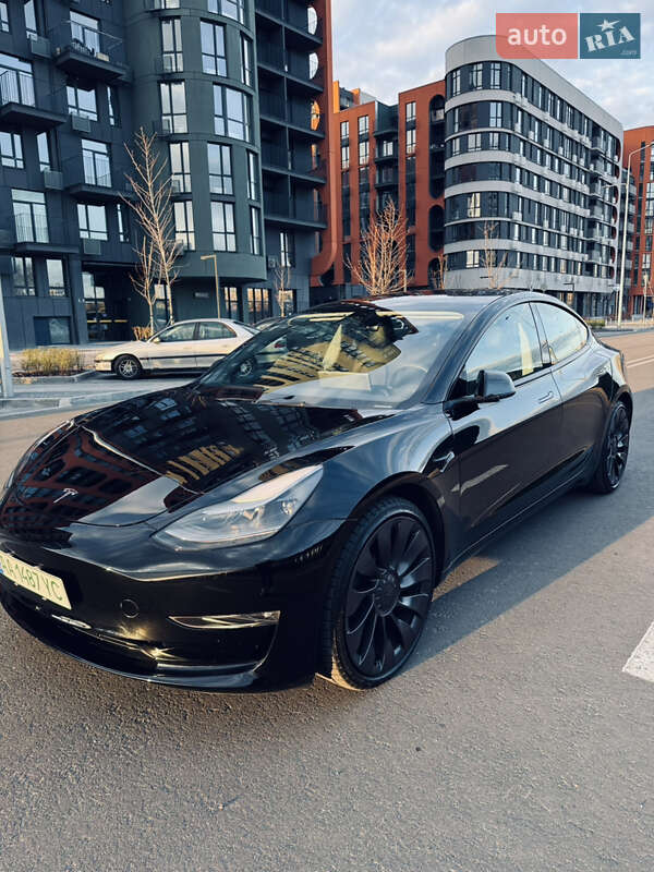 Седан Tesla Model 3 2022 в Киеве