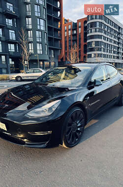 Седан Tesla Model 3 2022 в 