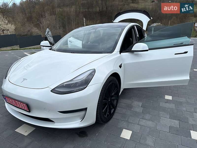 Седан Tesla Model 3 2021 в 