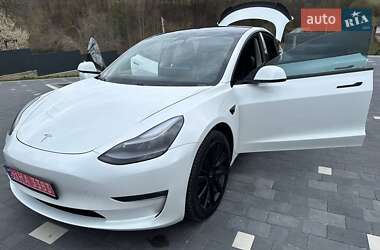 Седан Tesla Model 3 2021 в 