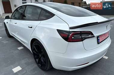 Седан Tesla Model 3 2021 в 