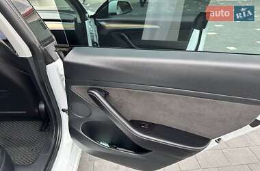 Седан Tesla Model 3 2021 в 