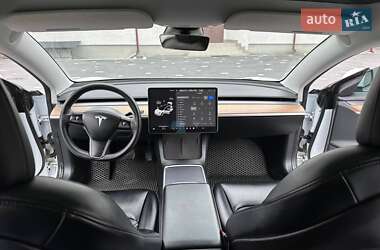 Седан Tesla Model 3 2021 в 