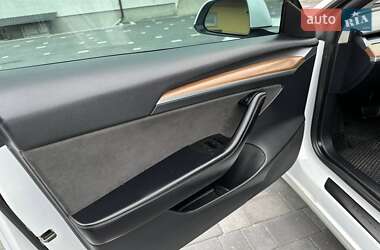 Седан Tesla Model 3 2021 в 