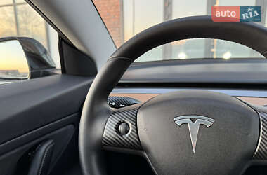 Седан Tesla Model 3 2019 в 