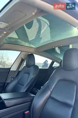Седан Tesla Model 3 2020 в 