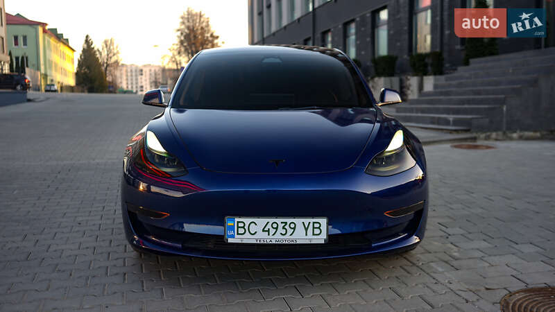 Седан Tesla Model 3 2023 в Львові