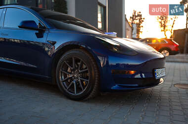 Седан Tesla Model 3 2023 в 