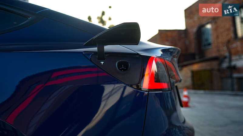 Седан Tesla Model 3 2023 в Львові