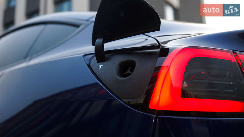 Седан Tesla Model 3 2023 в Львові