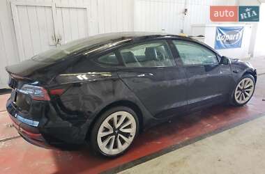 Седан Tesla Model 3 2022 в 