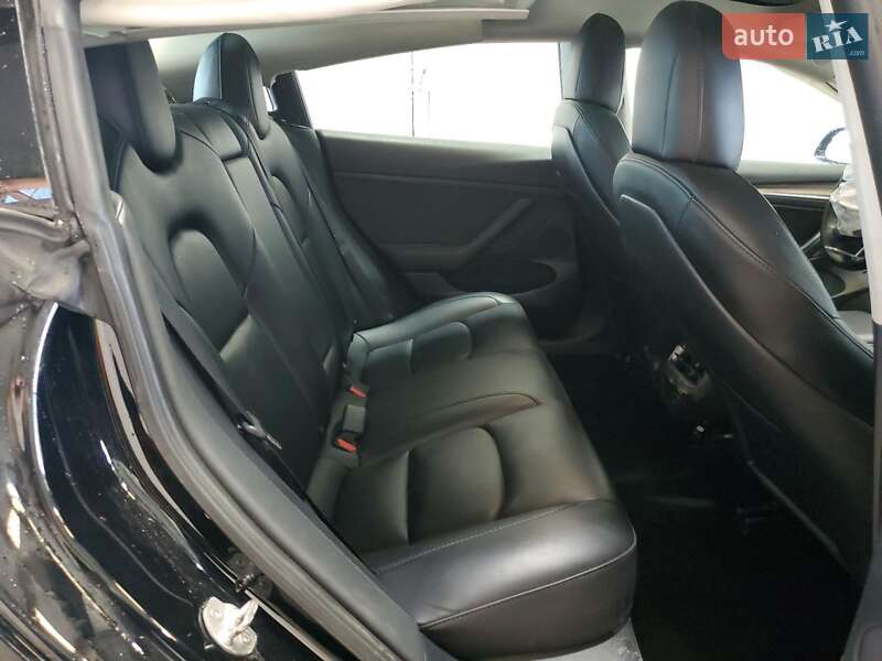 Седан Tesla Model 3 2022 в Черкассах
