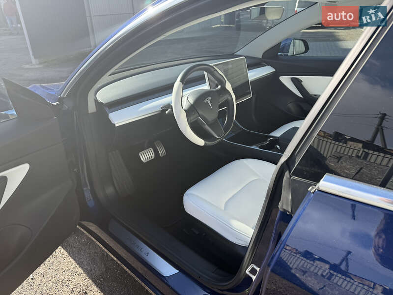 Седан Tesla Model 3 2019 в Володимирі