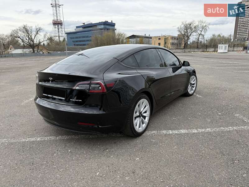 Седан Tesla Model 3 2022 в Киеве