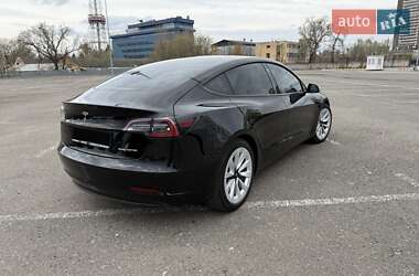 Седан Tesla Model 3 2022 в 