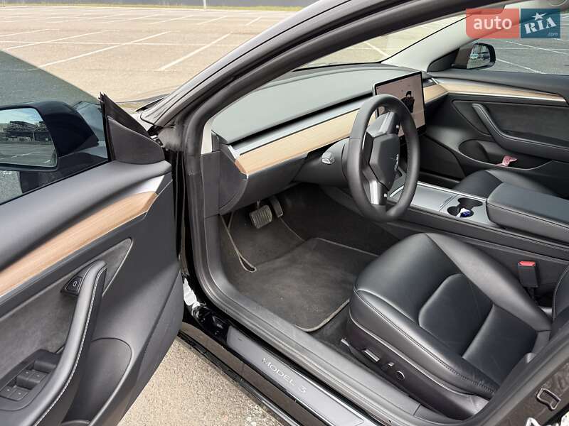 Седан Tesla Model 3 2022 в Киеве