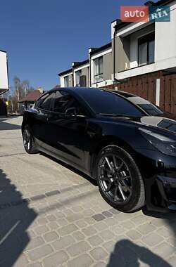 Седан Tesla Model 3 2022 в 