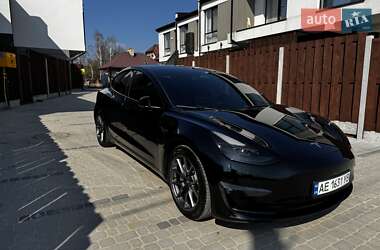Седан Tesla Model 3 2022 в 