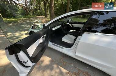 Седан Tesla Model 3 2020 в 