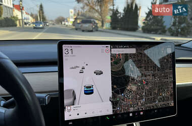 Седан Tesla Model 3 2019 в 