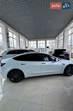 Седан Tesla Model 3 2021 в 