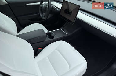 Седан Tesla Model 3 2022 в 