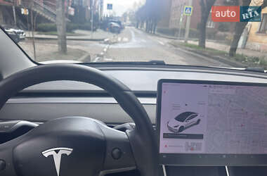 Седан Tesla Model 3 2019 в Чернівцях