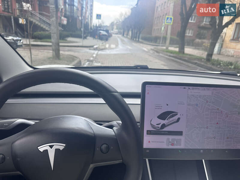 Седан Tesla Model 3 2019 в Чернівцях