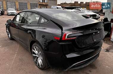 Седан Tesla Model 3 2025 в 