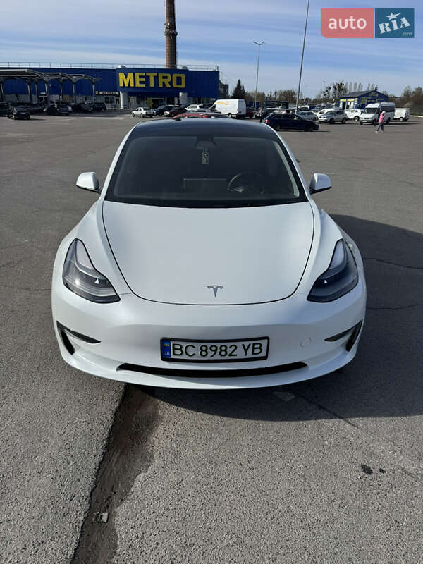 Седан Tesla Model 3 2021 в Львове