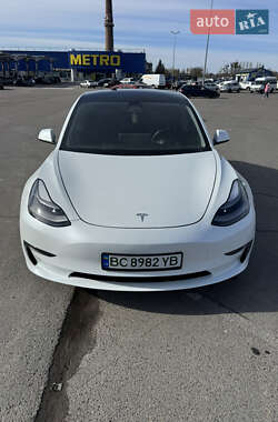 Седан Tesla Model 3 2021 в 