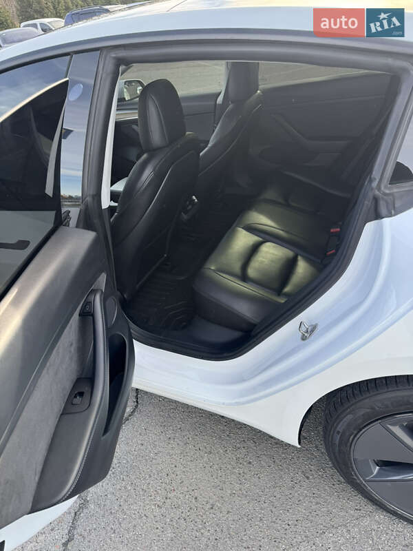Седан Tesla Model 3 2021 в Львове