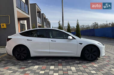 Седан Tesla Model 3 2024 в 