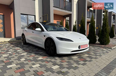 Седан Tesla Model 3 2024 в 