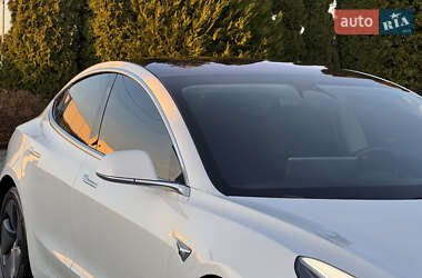 Седан Tesla Model 3 2019 в 