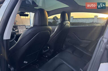 Седан Tesla Model 3 2019 в 