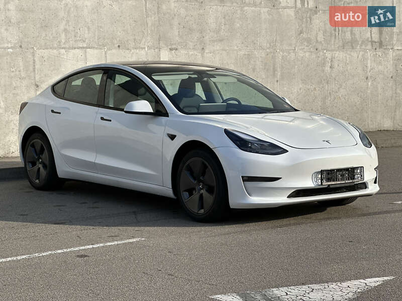 Седан Tesla Model 3 2023 в Киеве