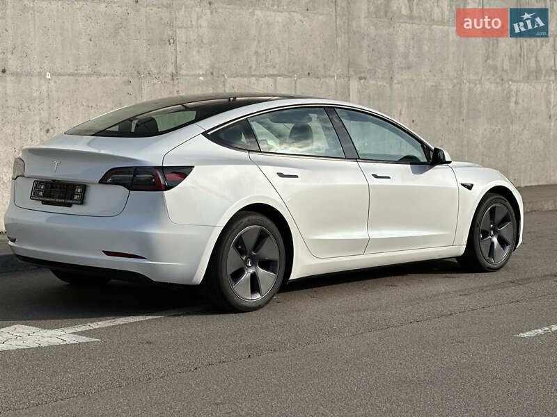 Седан Tesla Model 3 2023 в Киеве