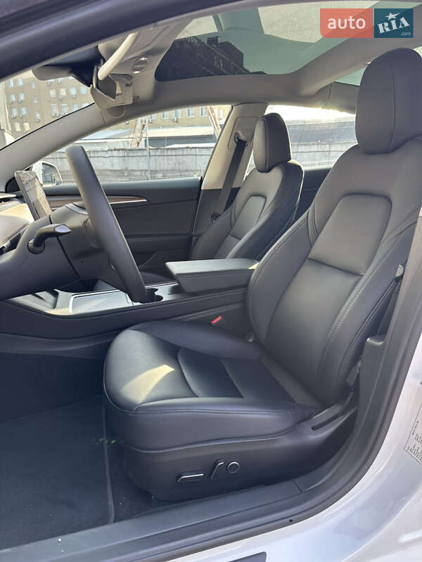 Седан Tesla Model 3 2023 в Киеве
