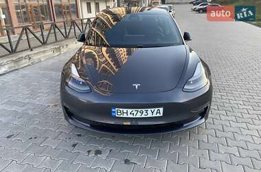 Седан Tesla Model 3 2021 в 