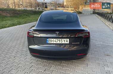 Седан Tesla Model 3 2021 в 