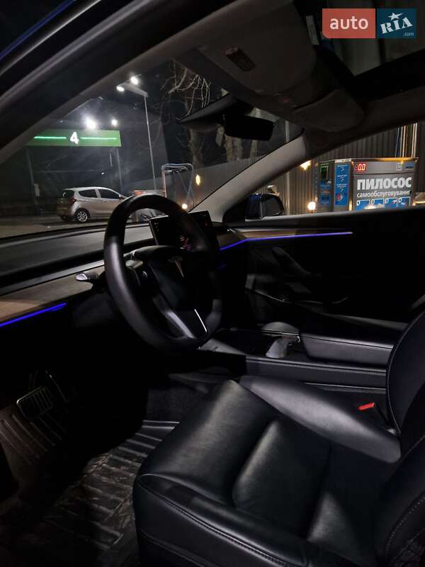Седан Tesla Model 3 2022 в Днепре