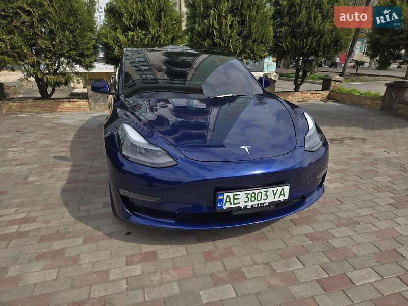 Седан Tesla Model 3 2022 в Днепре
