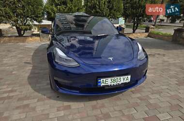 Седан Tesla Model 3 2022 в 