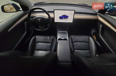 Седан Tesla Model 3 2022 в 