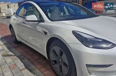 Седан Tesla Model 3 2021 в 