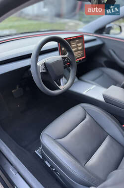 Седан Tesla Model 3 2024 в 