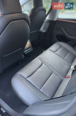 Седан Tesla Model 3 2024 в 