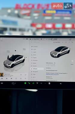 Седан Tesla Model 3 2022 в 
